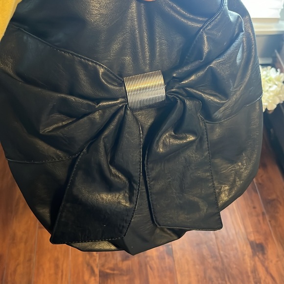 Beautiful black bow feature shoulder bag/purse - Picture 9 of 12